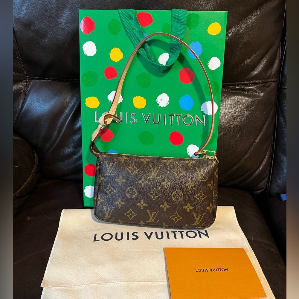 Pochette accessoire monogram
